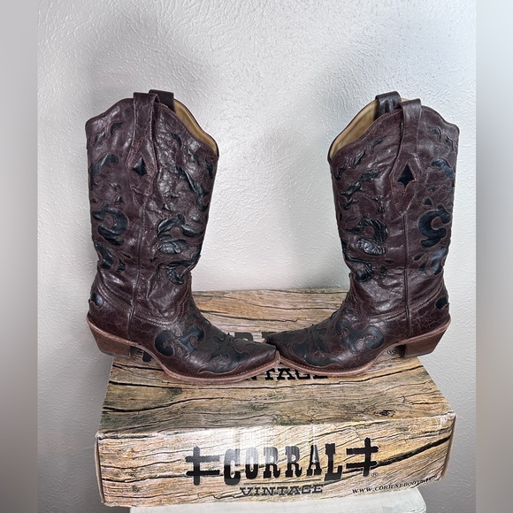 Corral Shoes - Corral chocolate black vintage goat overlay pointed toe cowgirl boots size 8M